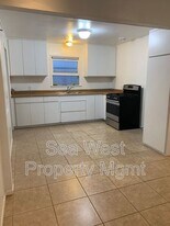 123 W Jason St in Encinitas, CA - Building Photo