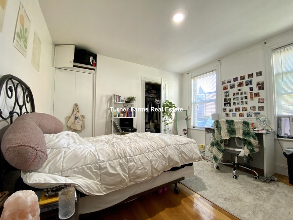 205R Hillside St, Unit 1 in Boston, MA - Building Photo