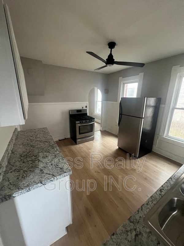 property at 1121 Delence St