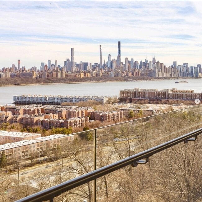 320 ADOLPHUS Ave in Cliffside Park, NJ - Building Photo - Building Photo