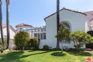 146 N Citrus Ave in Los Angeles, CA - Building Photo