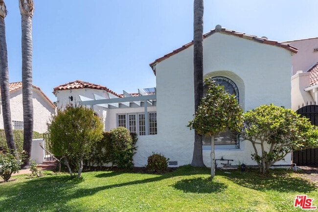 property at 146 N Citrus Ave