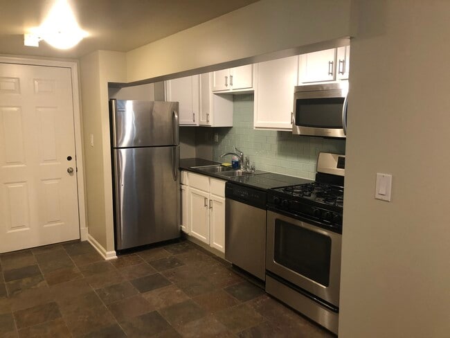 1813 W Armitage Ave, Unit Garden in Chicago, IL - Building Photo - Building Photo