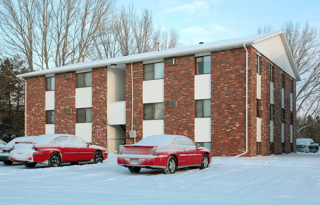 Fairview Apartments in Willmar, MN - Building Photo