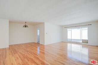 1055 S Wooster St in Los Angeles, CA - Building Photo - Building Photo