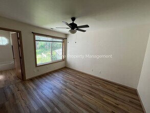 8383 N Village Dr in Hayden, ID - Building Photo - Building Photo