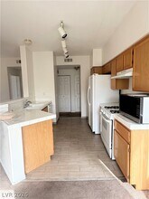 1050 E Cactus Ave in Las Vegas, NV - Building Photo - Building Photo