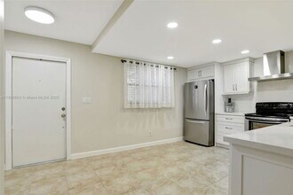 4940 E Sabal Palm Blvd in Tamarac, FL - Building Photo - Building Photo