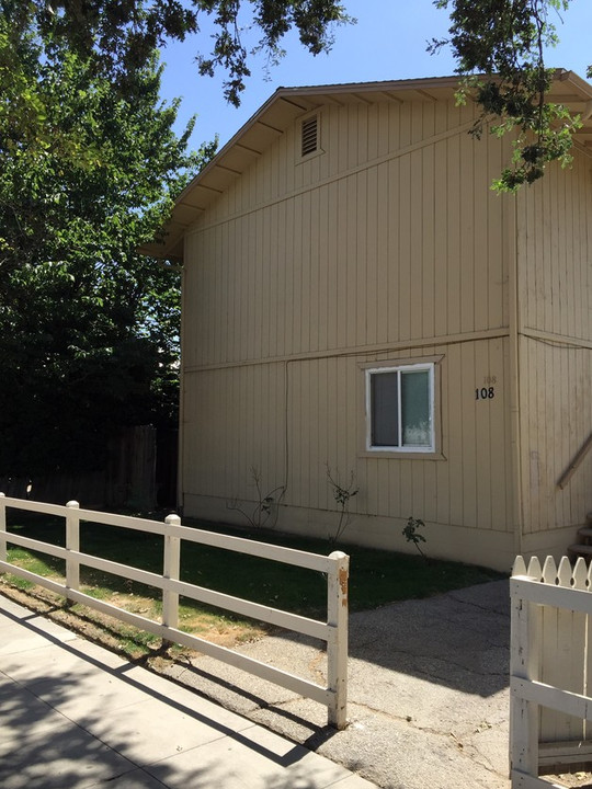 108 W E St in Tehachapi, CA - Building Photo