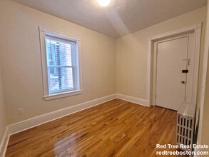 1575 Beacon St, Unit 3 in Brookline, MA - Building Photo - Building Photo