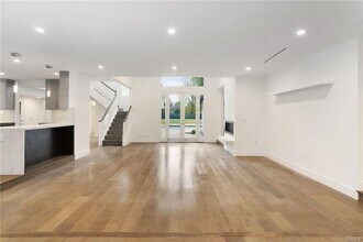 22904 Calvert St in Los Angeles, CA - Building Photo - Building Photo