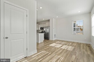 7550 Johnnycake Rd in Woodlawn, MD - Building Photo - Building Photo