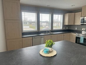 14876 Washington Rd in West Burlington, IA - Building Photo - Building Photo