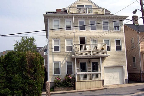 7 Brewer St in Newport, RI - Foto de edificio - Building Photo