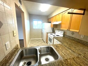 145 N Halifax Ave in Daytona Beach, FL - Building Photo - Building Photo