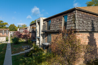 Carriage Hill Apartments in Toledo, OH - Building Photo - Building Photo