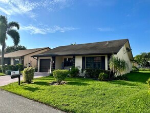 6273 Tall Cypress Cir in Greenacres, FL - Building Photo - Building Photo