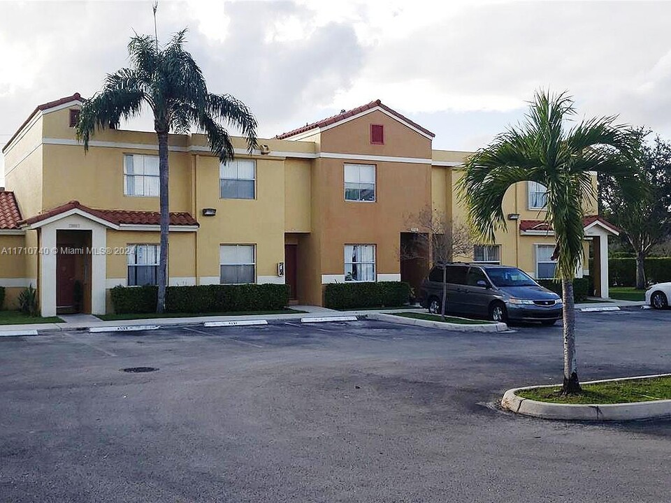 4037 NW 90th Ave in Sunrise, FL - Building Photo