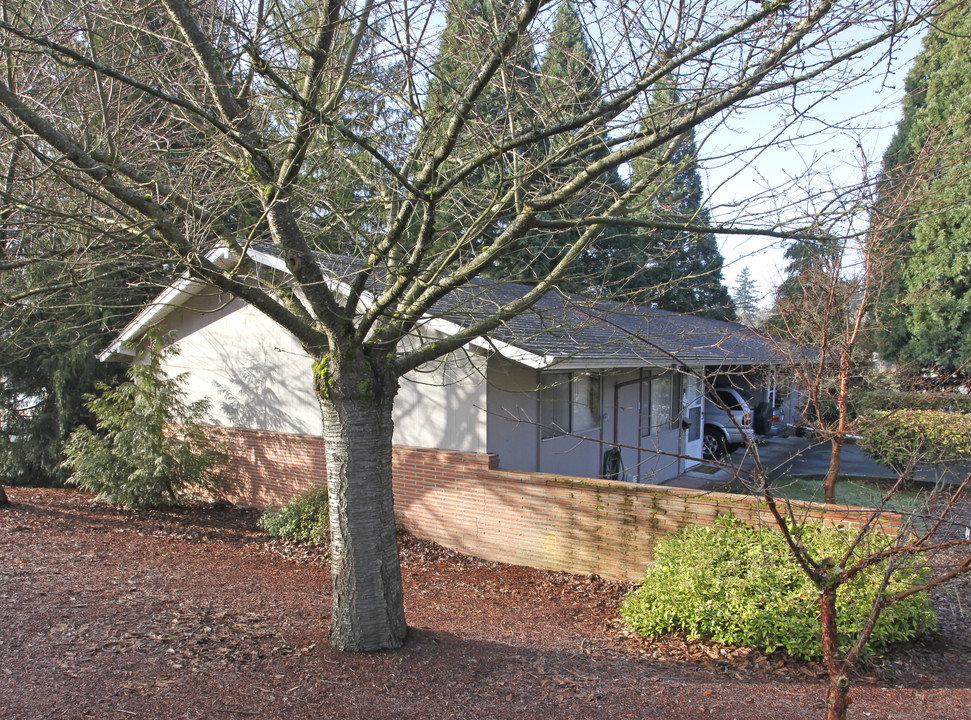 7827-7831 SW Capitol Hill Rd in Portland, OR - Building Photo