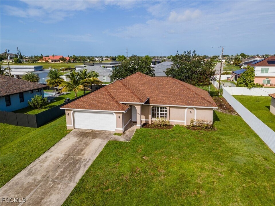152 NW 6th Ave in Cape Coral, FL - Building Photo