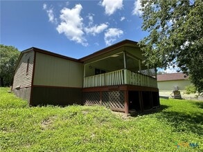 1125 Burges St in Seguin, TX - Building Photo - Building Photo