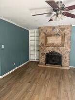 1500 Bellaire Blvd in Alvin, TX - Building Photo