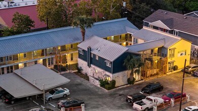 2526 Durwood St in Austin, TX - Foto de edificio - Building Photo