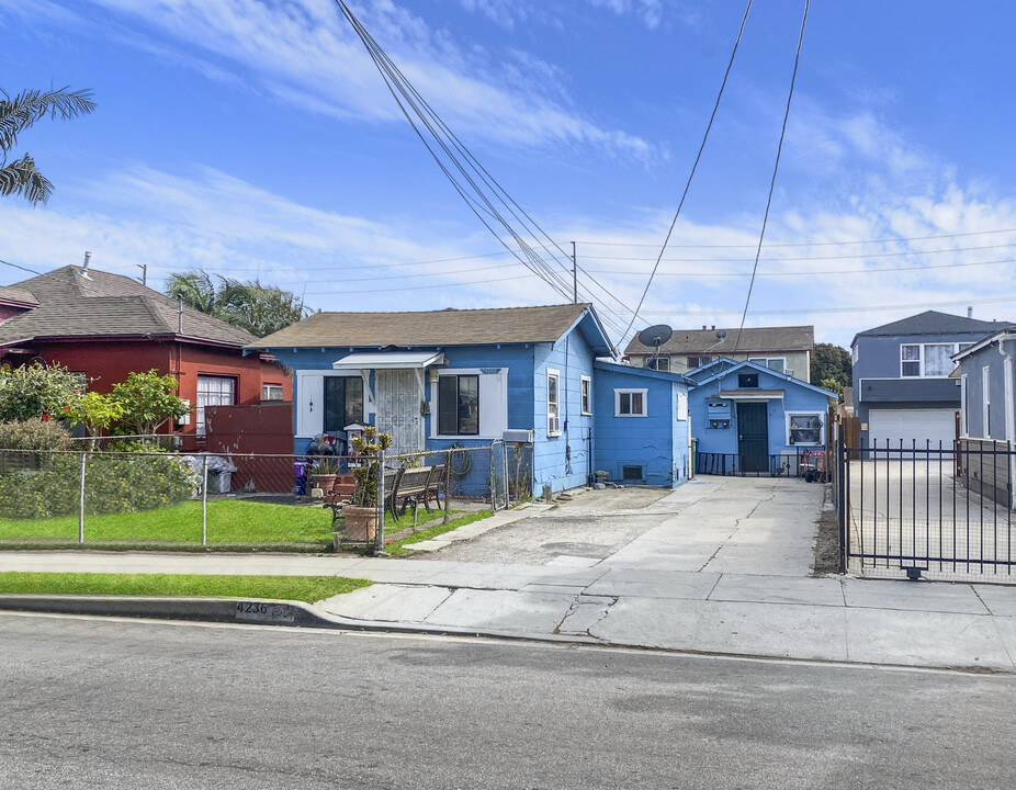 4236 W 102nd St in Inglewood, CA - Building Photo