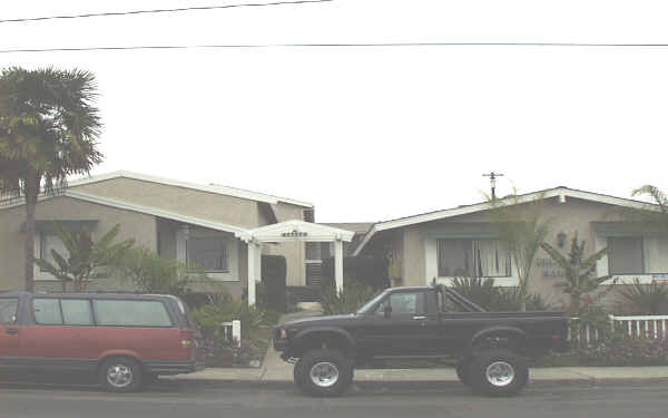 Del Lake Manor Llc in Huntington Beach, CA - Building Photo