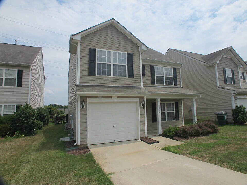 11307 Breezehill Ln in Charlotte, NC - Building Photo