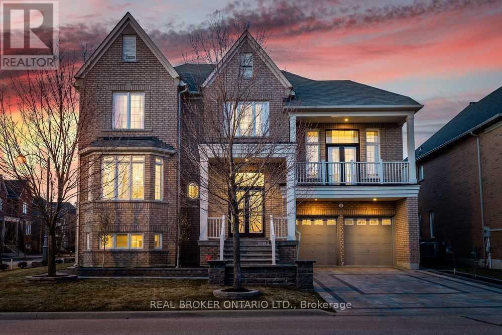 2 Tarmack Dr in Richmond Hill, ON - Building Photo