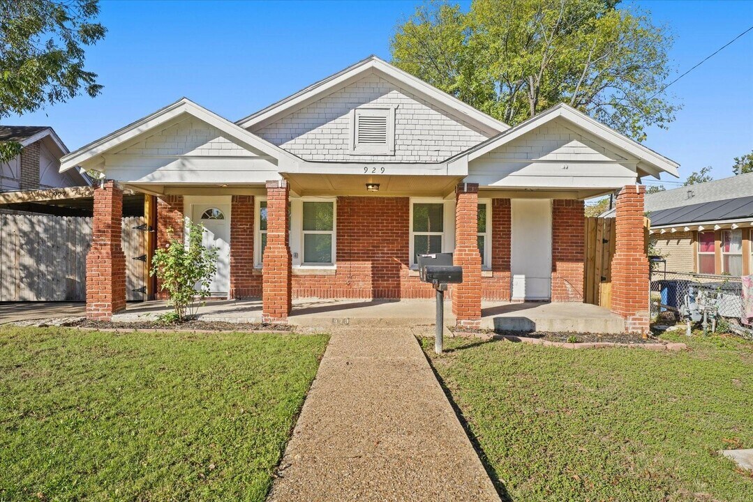 927-929 S Rosemont Ave in Dallas, TX - Building Photo
