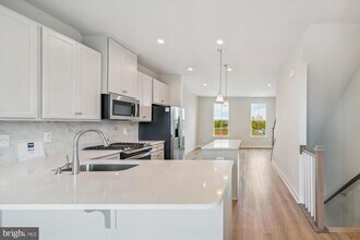 4328 Ellipse Ter in Chantilly, VA - Building Photo - Building Photo