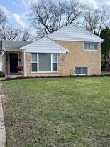 2200 Old Glenview Rd in Wilmette, IL - Building Photo