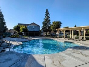 4373 W Pinsapo Dr in Fresno, CA - Building Photo - Building Photo