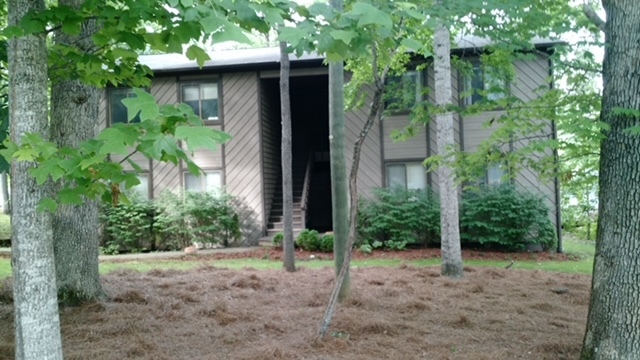 304 Genesis Cir, Unit 2 in Black Mountain, NC - Building Photo