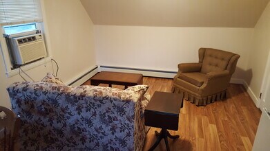 17 Winneconnett Rd in Worcester, MA - Building Photo - Building Photo