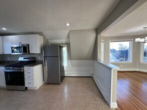 76 Fremont St, Unit 3 in Winthrop, MA - Foto de edificio - Building Photo