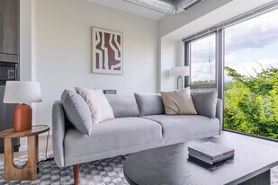 211 W Scott St in Chicago, IL - Building Photo