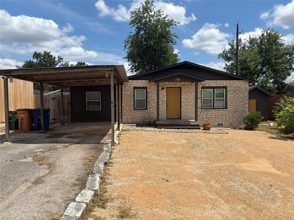 7511 Old Bee Caves Rd in Austin, TX - Building Photo