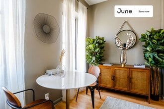 336 W 46th St, Unit 4F in New York, NY - Building Photo - Building Photo