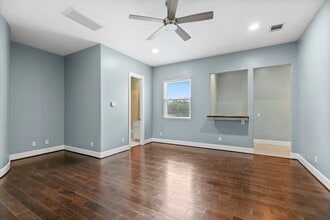 4626 Braeburn Dr in Bellaire, TX - Building Photo - Building Photo