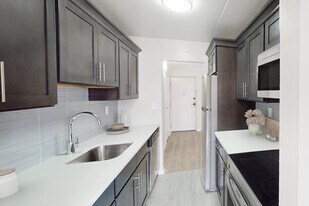 Royal Towers in Hackensack, NJ - Building Photo