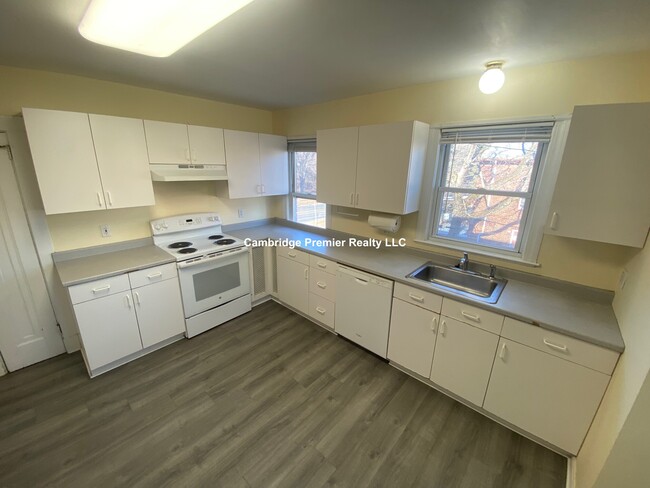 24 Alewife Brook Pky in Cambridge, MA - Building Photo - Building Photo