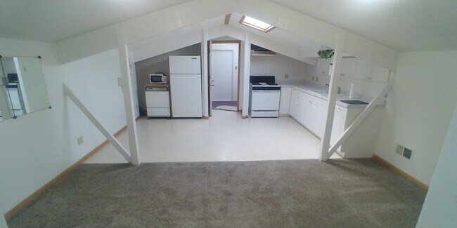 7918 E 500N Rd, Unit 7918-B in St Anne, IL - Building Photo - Building Photo