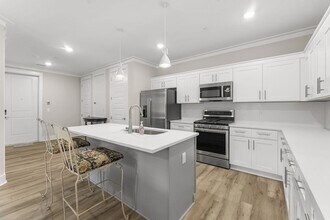 725 J D Miller Rd in Santa Rosa Beach, FL - Foto de edificio - Building Photo