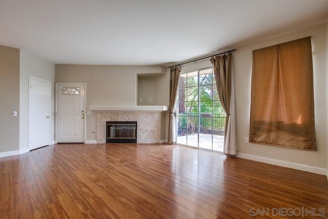 12079 Tivoli Park Row in San Diego, CA - Building Photo - Building Photo