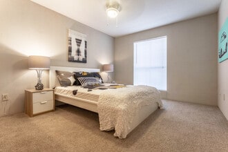 Oaks of Ashford Point - Briar Village in Houston, TX - Foto de edificio - Interior Photo