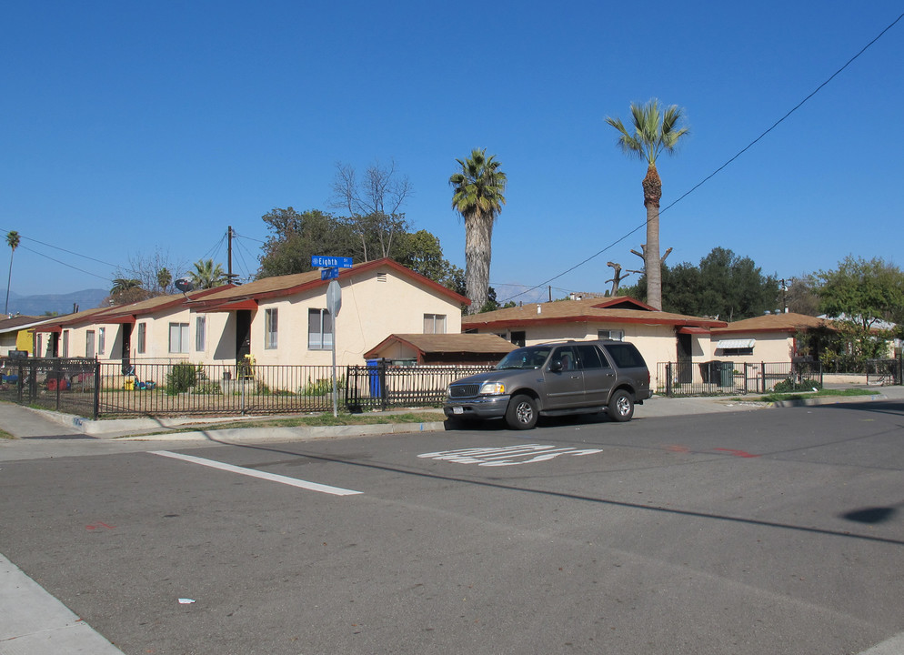 869-875 W 8th St in Pomona, CA - Building Photo