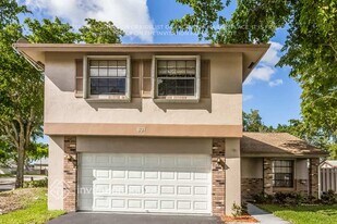 631 Mulberry Ln in Davie, FL - Building Photo